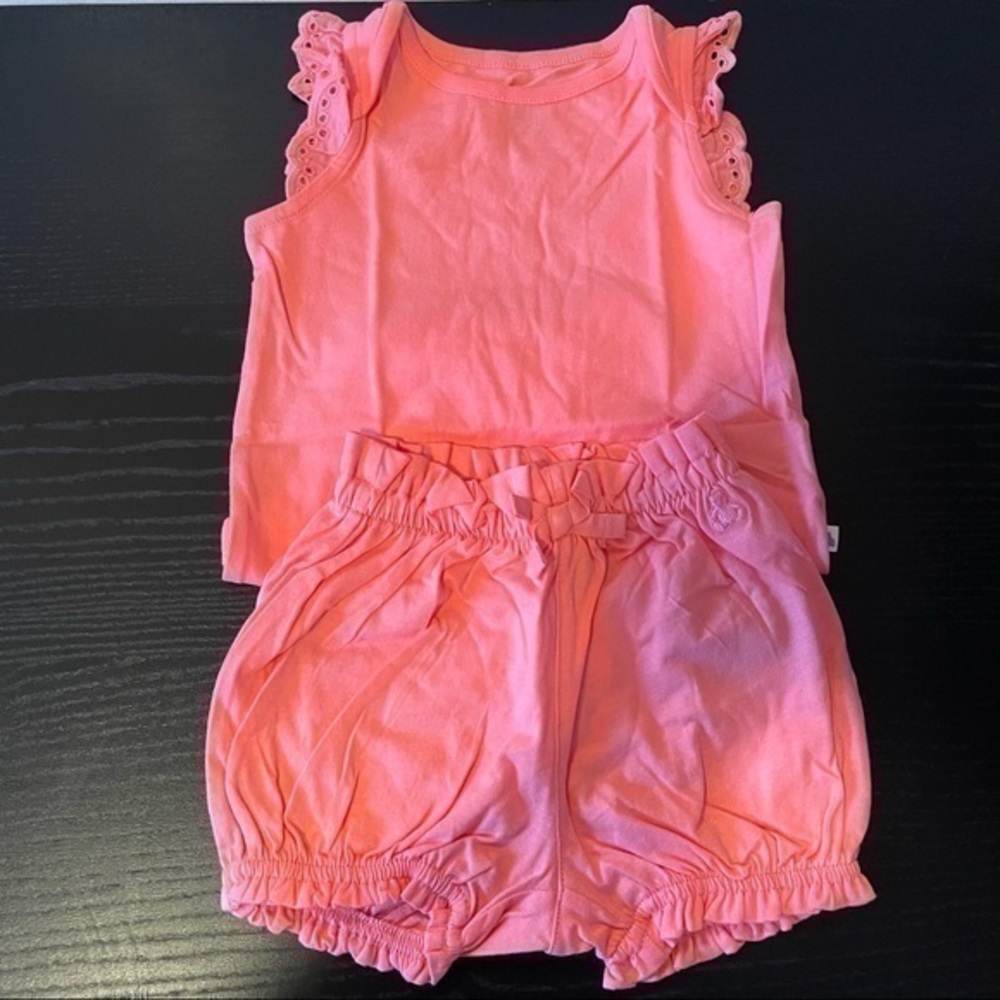 Baby Gap Girls Ruffle Bodysuit Shorts Set